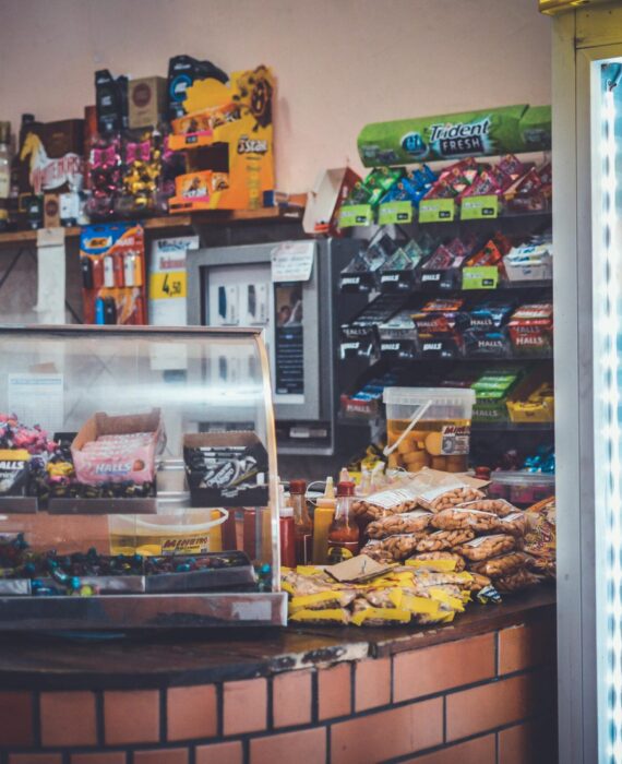 Convenience store shelf displaying products like kratom, highlighting the false sense of safety from buying kratom at gas stations or stores.